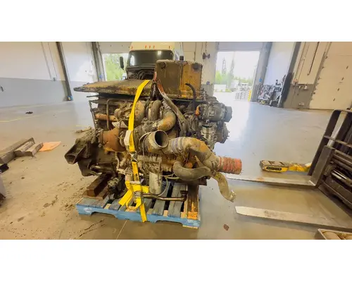 STERLING L9500 SERIES Engine Assembly
