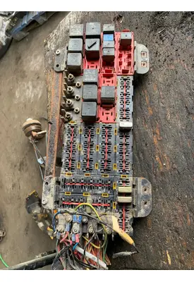 STERLING L9500 SERIES Fuse Box