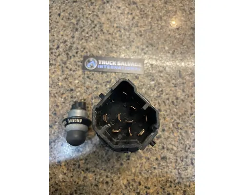 STERLING L9500 SERIES Ignition Switch