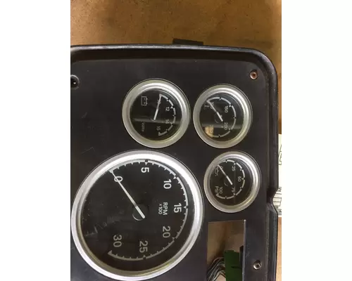 STERLING L9500 SERIES Instrument Cluster