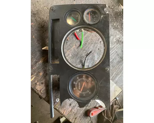 STERLING L9500 SERIES Instrument Cluster