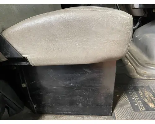 STERLING L9500 SERIES Seat (non-Suspension)