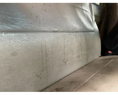 STERLING L9500 SERIES Seat (non-Suspension)