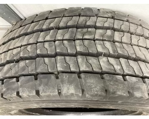 STERLING L9500 SERIES Tires