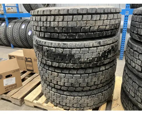 STERLING L9500 SERIES Tires