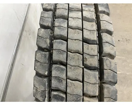 STERLING L9500 SERIES Tires