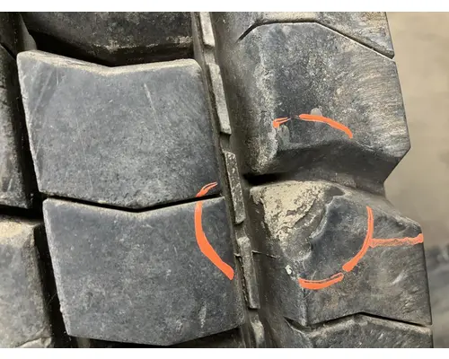 STERLING L9500 SERIES Tires