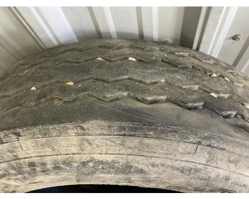 STERLING L9500 SERIES Tires