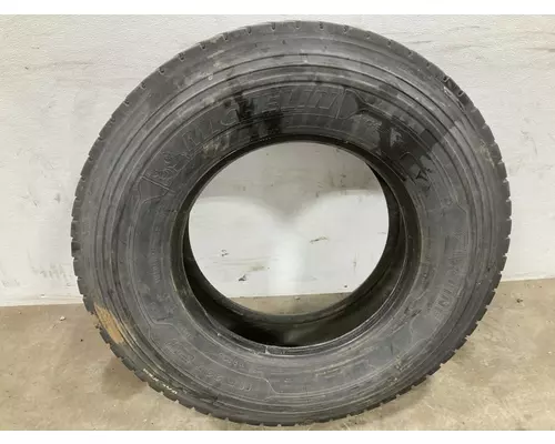 STERLING L9500 SERIES Tires