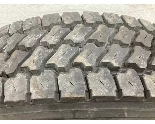 STERLING L9500 SERIES Tires