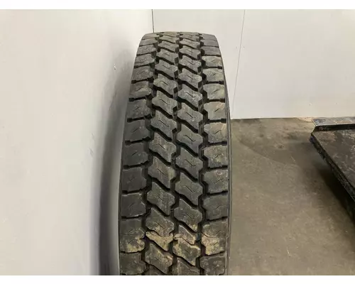 STERLING L9500 SERIES Tires