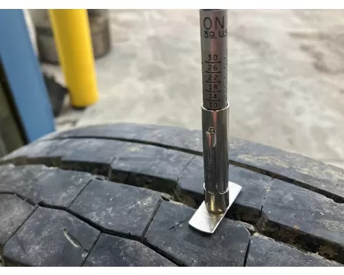 STERLING L9500 SERIES Tires