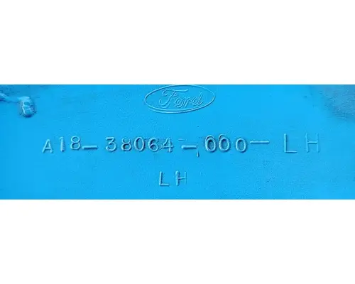 STERLING L9500 Cowl