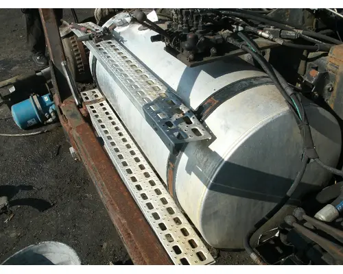 STERLING L9500 Fuel Tank