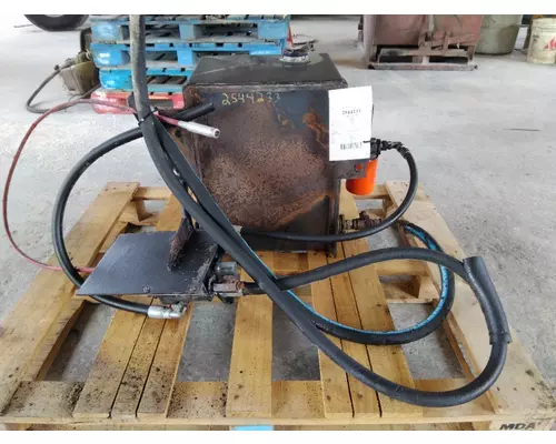 STERLING L9500 HYDRAULIC TANK