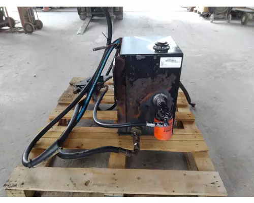 STERLING L9500 HYDRAULIC TANK