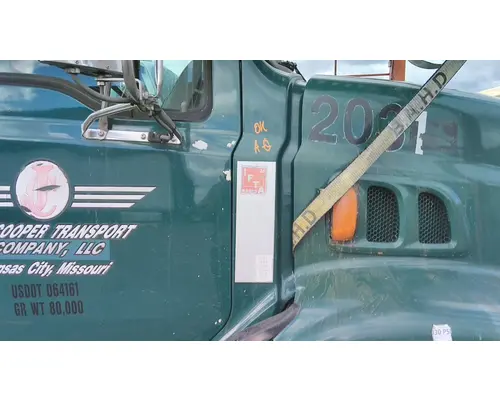 STERLING LT9500 COWL