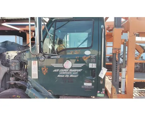 STERLING LT9500 DOOR ASSEMBLY, FRONT