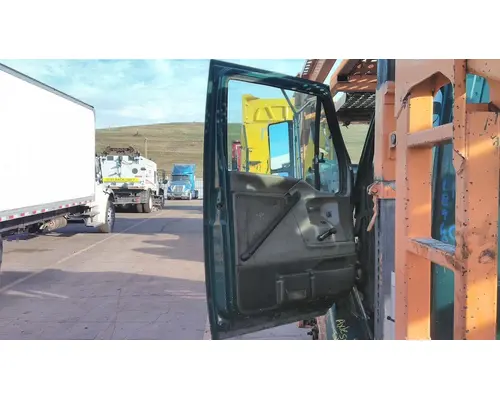 STERLING LT9500 DOOR ASSEMBLY, FRONT