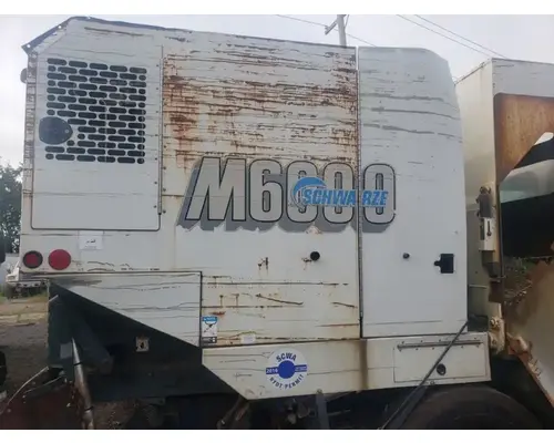 Schwarze M6000 Sweeper Body  Bed