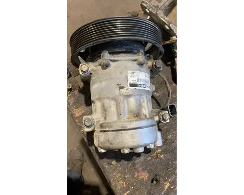 Air Conditioner Compressor SELTEC CXU613 Truck Salvage International Inc
