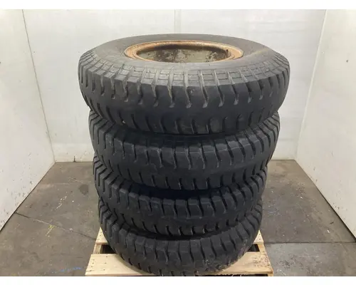 Spoke 22.5 Tire and Rim