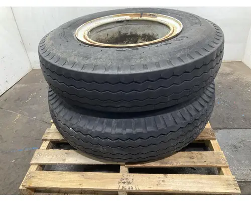 Spoke 22.5 Tire and Rim