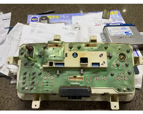 Instrument Cluster STERLING A9500 SERIES 2679707 Ontario Inc