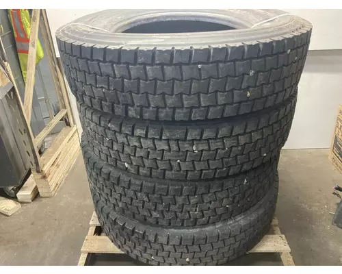 Sterling A9513 Tires