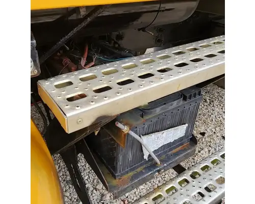 Sterling L7500 Battery Box