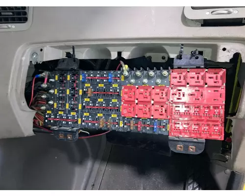 Sterling L7501 Fuse Box