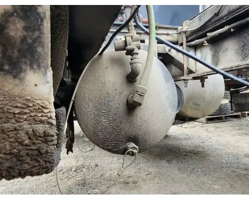 Sterling L8500 Air Tank