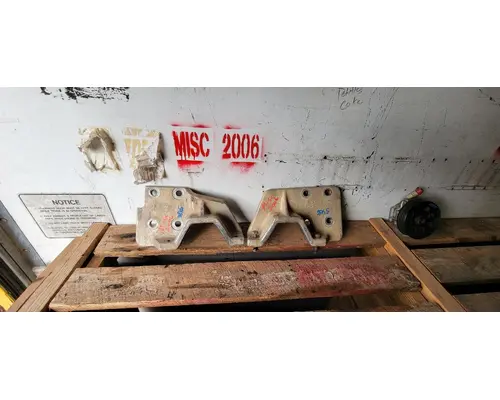 Engine Mounts STERLING L9500 SERIES Crest Truck Parts