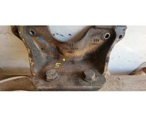 Engine Mounts STERLING L9500 SERIES Crest Truck Parts