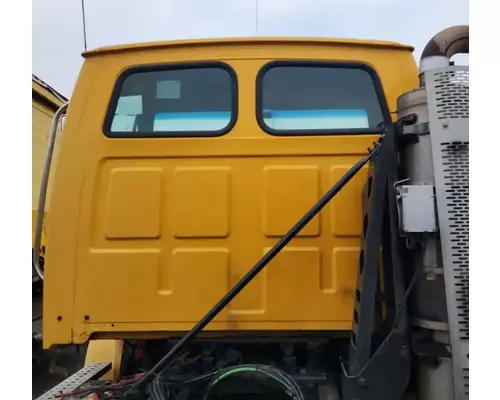Sterling L9500 Cab