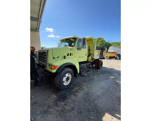 Complete Vehicle STERLING L9500 Dutchers Inc   Heavy Truck Div  Ny