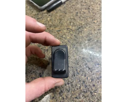 Dash / Console Switch STERLING L9501 Truck Salvage International Inc