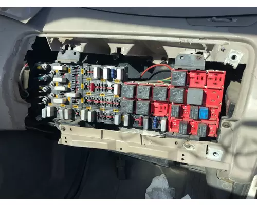 Sterling L9501 Fuse Box