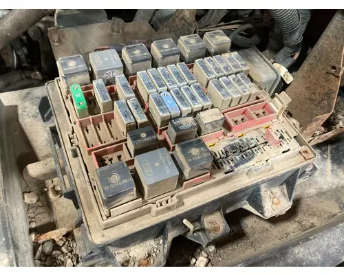 Sterling L9511 Fuse Box