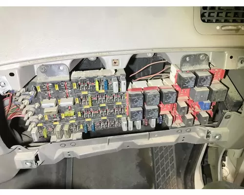 Sterling L9513 Fuse Box