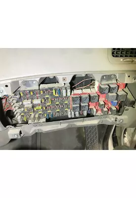 Sterling L9513 Fuse Box