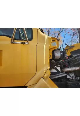 Sterling LT8500 Cowl