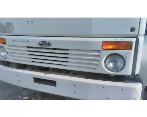 Grille STERLING SC8000 1999-2007 LKQ Heavy Truck - Goodys
