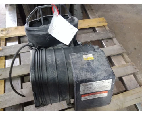 UD-NISSAN UD2600 AIR CLEANER