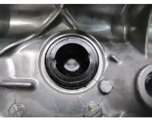 UD/Nissan FD35T Valve Cover