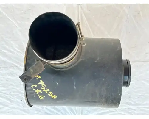 UD/Nissan UD1300 Air Cleaner