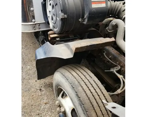 UD/Nissan UD1800CS Fender Extension