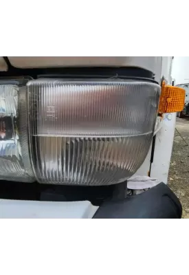 UD/Nissan UD1800CS Headlamp Assembly