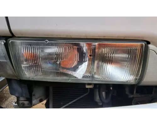 UD/Nissan UD1800CS Headlamp Assembly