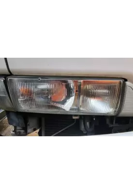 UD/Nissan UD1800CS Headlamp Assembly